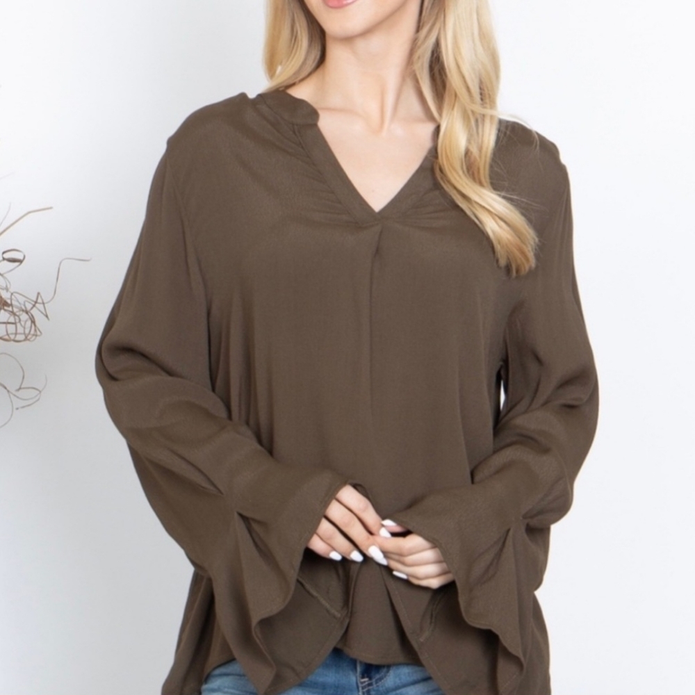 NWT Ruffled Blouse with bell sleeve - Picture 2 of 6